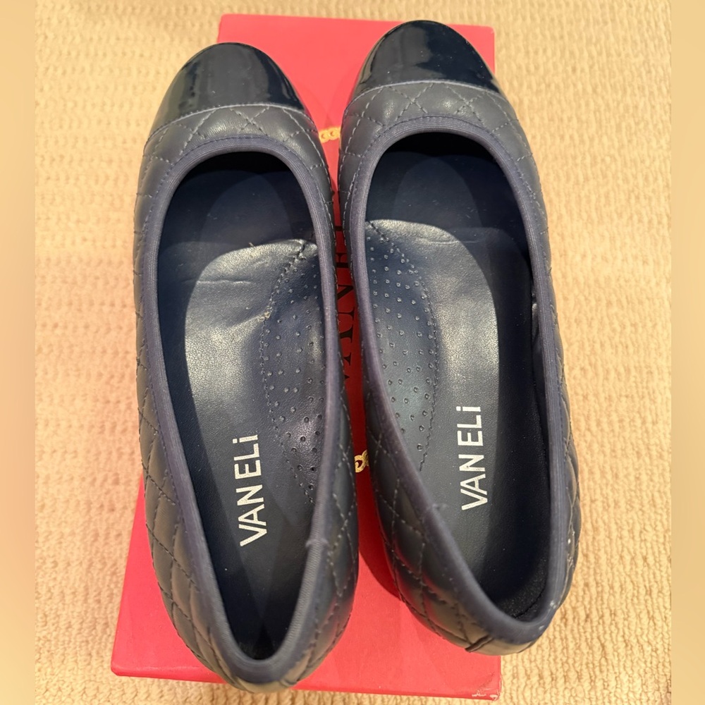 Vaneli Women's Navy Quilted Flats
